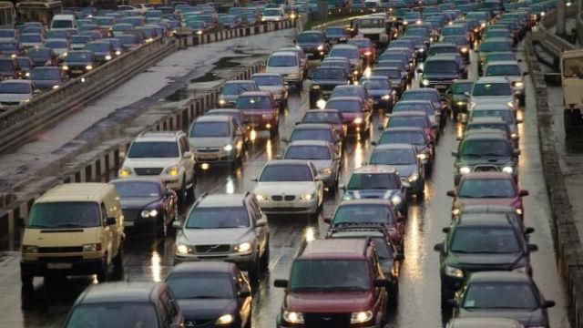 Київ скували серйозні затори Київ скували серйозні затори