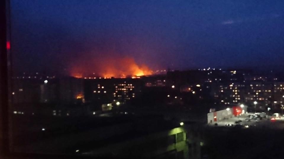 Возле аэропорта во Львове возник масштабный пожар: опубликованы фото
