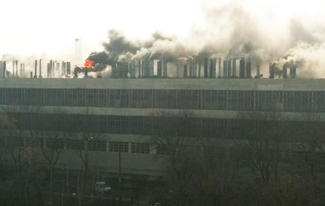 Появились подробности и видео пожара на заводе в Харькове