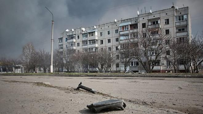 Розбиті вікна і діряві дахи: як Балаклія повертається до звичного життя Розбиті вікна і діряві дахи: як Балаклія повертається до звичного життя