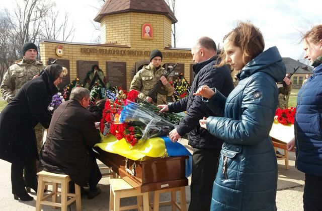 Із загиблими у військовому вертольоті попрощались у Полтаві