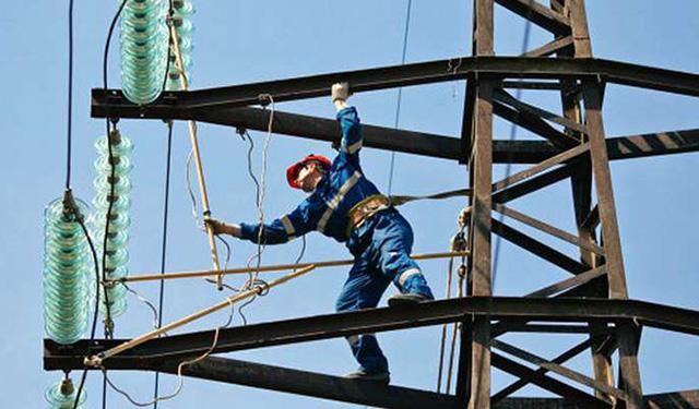 Обстріляна Авдіївка досі залишається без світла Обстріляна Авдіївка досі залишається без світла