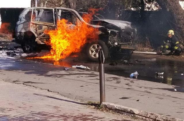 Автомобіль вибухнув у Маріуполі: є жертви