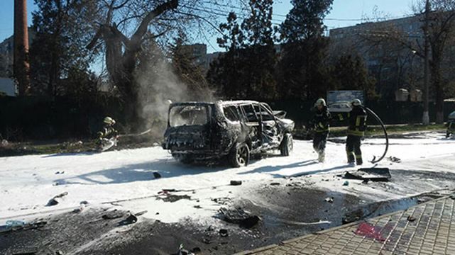 Взрыв автомобиля в Мариуполе: стало известно, кем был погибший