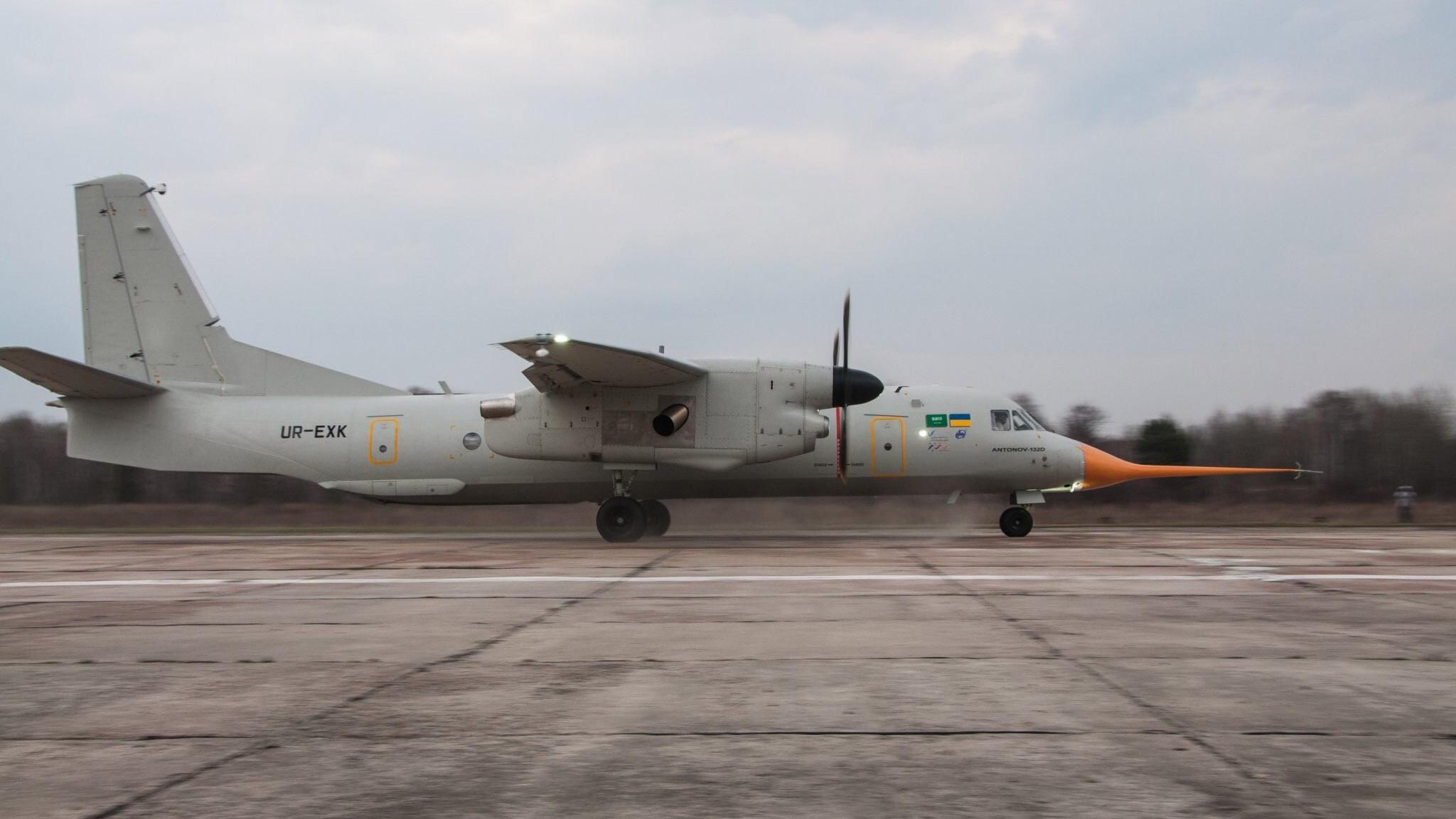 Новый украинский самолет выполнит сегодня первый публичный полет Новый украинский самолет выполнит сегодня первый публичный полет