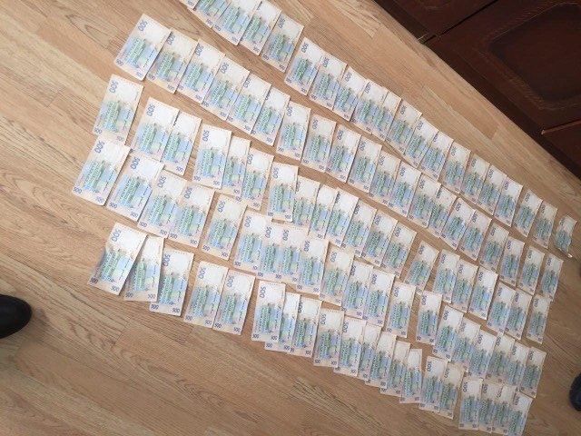 В Киеве высокопоставленных полицейских поймали на взятке В Киеве высокопоставленных полицейских поймали на взятке