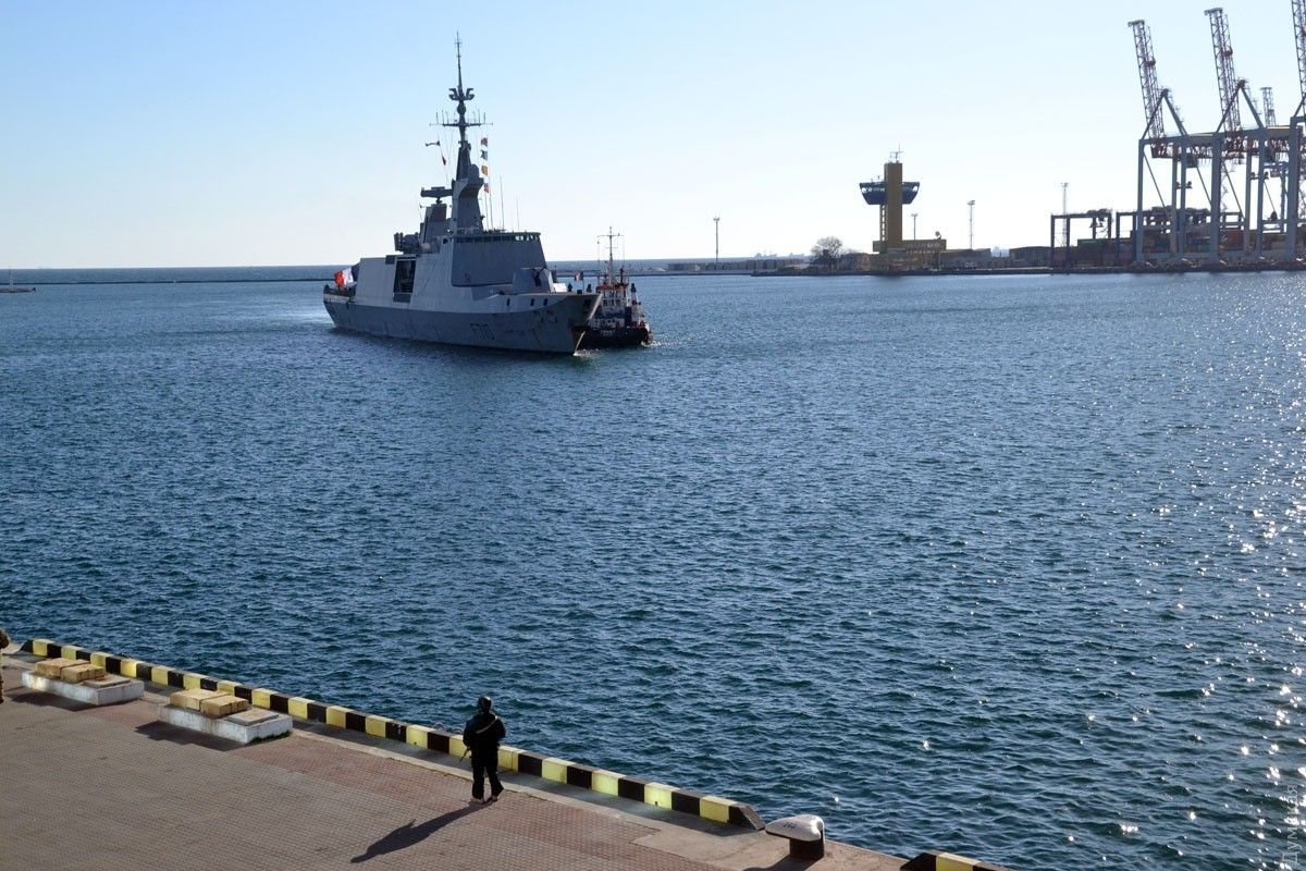 Французский фрегат вошел в одесский порт: опубликовали фото Французский фрегат вошел в одесский порт: опубликовали фото