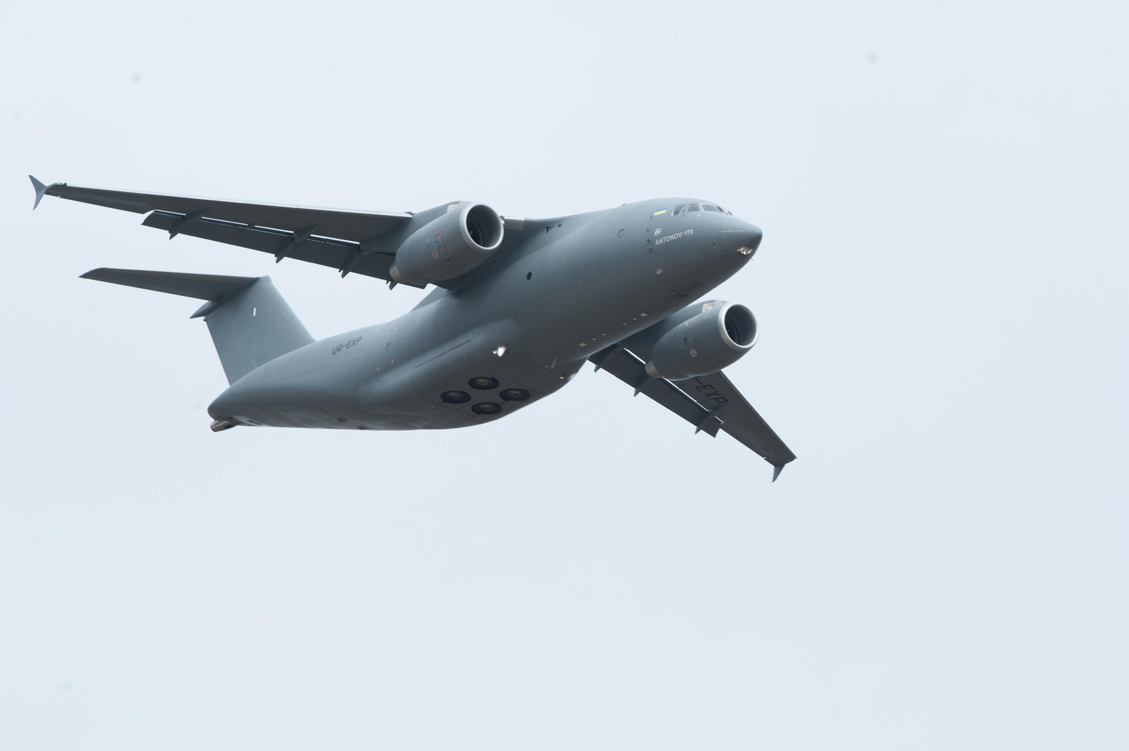 Перший політ потужного українського літака Ан-132Д: фоторепортаж Перший політ потужного українського літака Ан-132Д: фоторепортаж