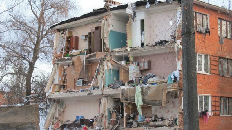Люди не могут вернуться в свои жилища после обвала дома