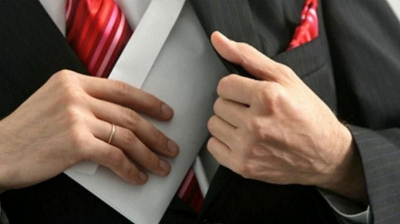 Борця з корупцією спіймали на хабарі Борця з корупцією спіймали на хабарі