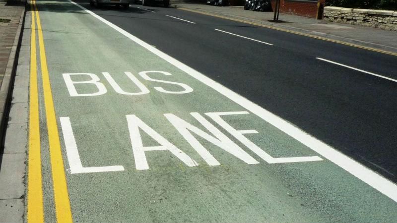 Только для автобусов: почему полосы для движения общественного транспорта неэффективны