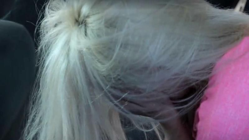 Під Франківськом блондинка в’їхала у натовп, а потім влаштувала істерику патрульним Під Франківськом блондинка в’їхала у натовп, а потім влаштувала істерику патрульним