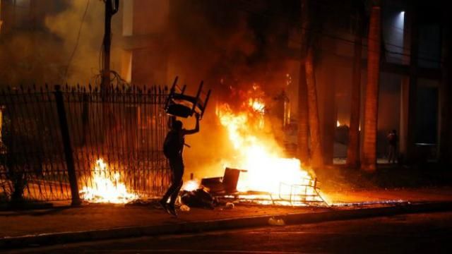 Парламент в огне: в Парагвае подожгли Конгресс