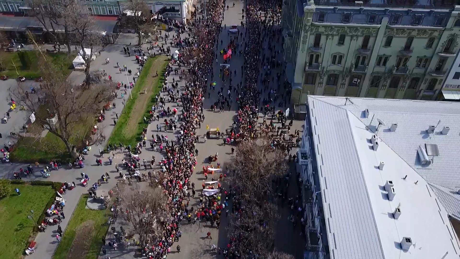 Как Одесса праздновала "Юморину": веселый парад, сладости и концерт Как Одесса праздновала "Юморину": веселый парад, сладости и концерт