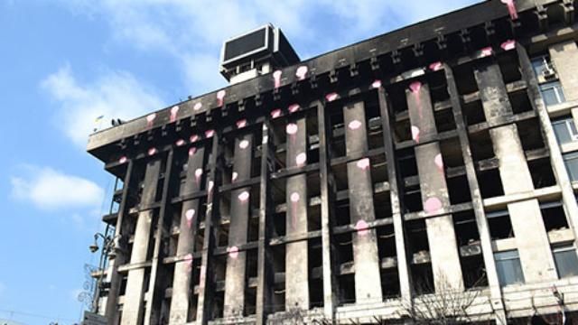 Полицейские и взрывотехники пришли в Дом профсоюзов на Майдане Полицейские и взрывотехники пришли в Дом профсоюзов на Майдане