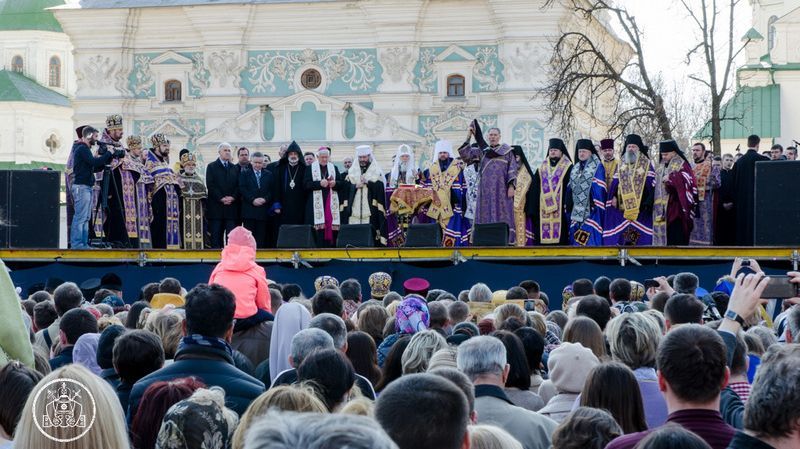 Как в Киеве молились за мир и единство Украины