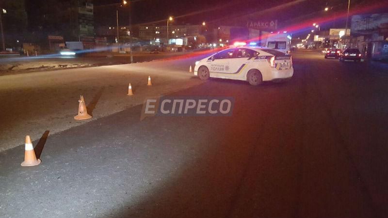 Водій збив пішохода у Києві і залишив його помирати: фото аварії (18+) Водій збив пішохода у Києві і залишив його помирати: фото аварії (18+)