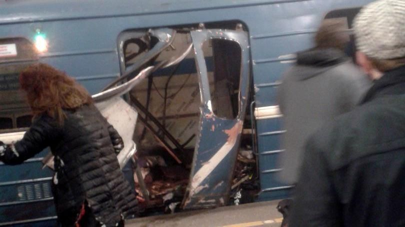 Мощный взрыв в метро Санкт-Петербурга: в сети появились жуткие фото и видео
