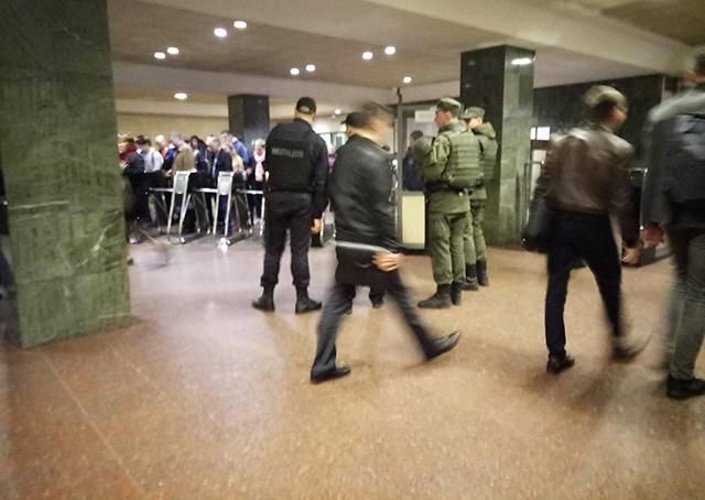 Поліція та Нацгвардія посилено охороняють українські міста, де є метро