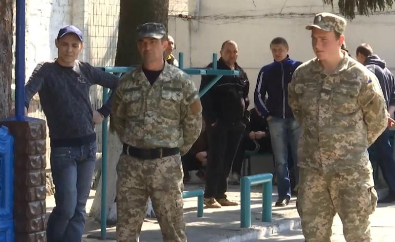 Заключенным позволят без ограничений пользоваться телефоном и интернетом Заключенным позволят без ограничений пользоваться телефоном и интернетом