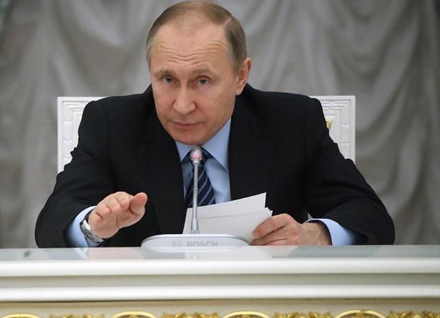 Россия окончательно запретила переводить деньги в Украину: закон одобрил Путин