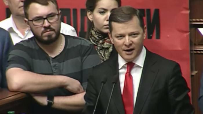 У Верховній Раді "радикали" заблокували трибуну У Верховній Раді "радикали" заблокували трибуну