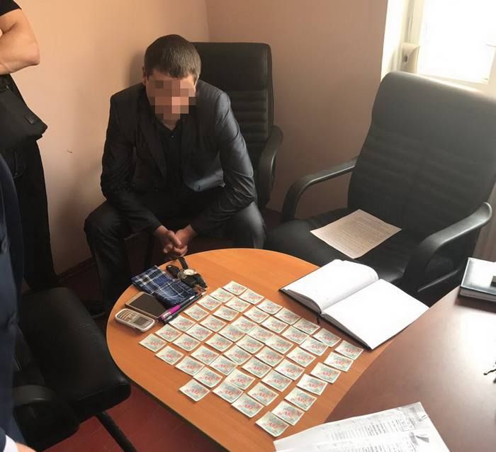 На Киевщине на взятке поймали высокопоставленного полицейского На Киевщине на взятке поймали высокопоставленного полицейского