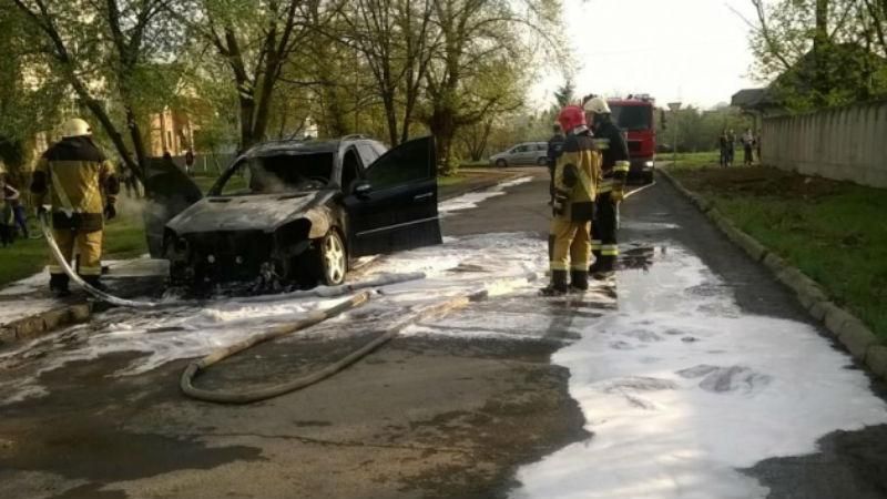 На Закарпатье неизвестные сожгли авто полковника полиции, – СМИ
