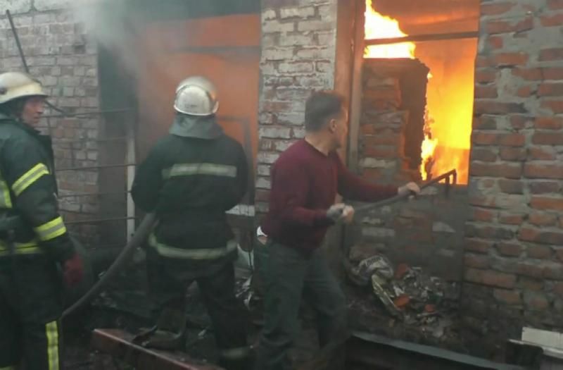 В Чернігові внаслідок пожежі на складі помер чоловік
В Чернігові внаслідок пожежі на складі помер чоловік