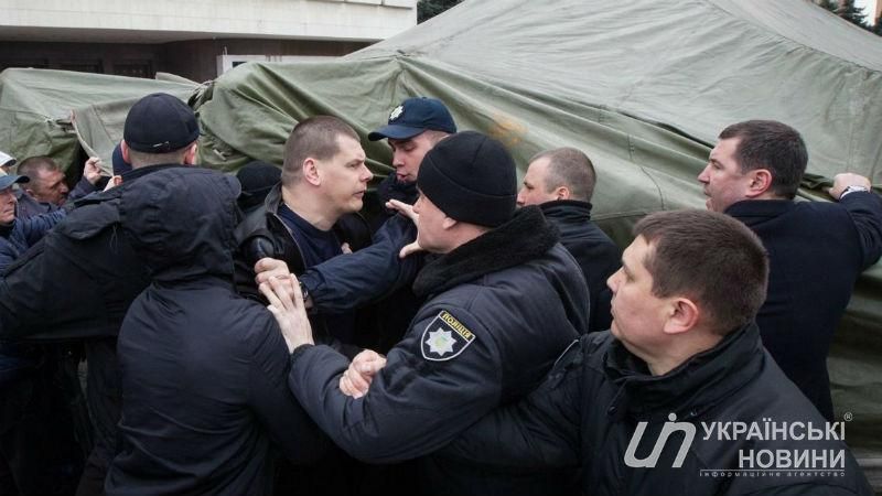 На забастовке перевозчиков в Киеве горячо: начались драки