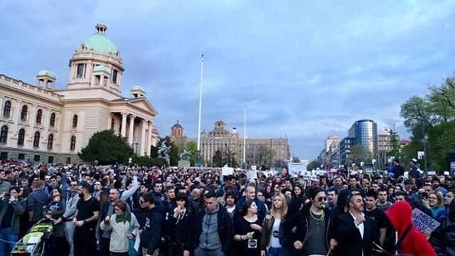 У Сербії третій день тривають масові протести після перемоги на виборах "друга Путіна"