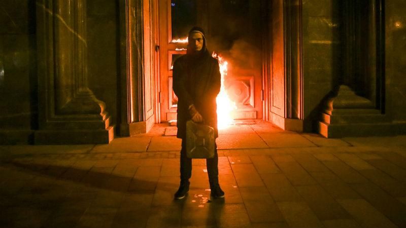 Одіозному художнику Павленському заборонили виїжджати з Росії Одіозному художнику Павленському заборонили виїжджати з Росії