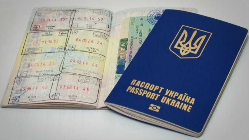Украинцы кинулись делать биометрические паспорта