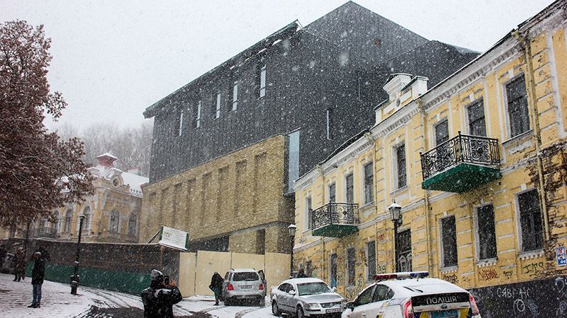 Скандальному театру на Подоле поменяют "лицо" Скандальному театру на Подоле поменяют "лицо"