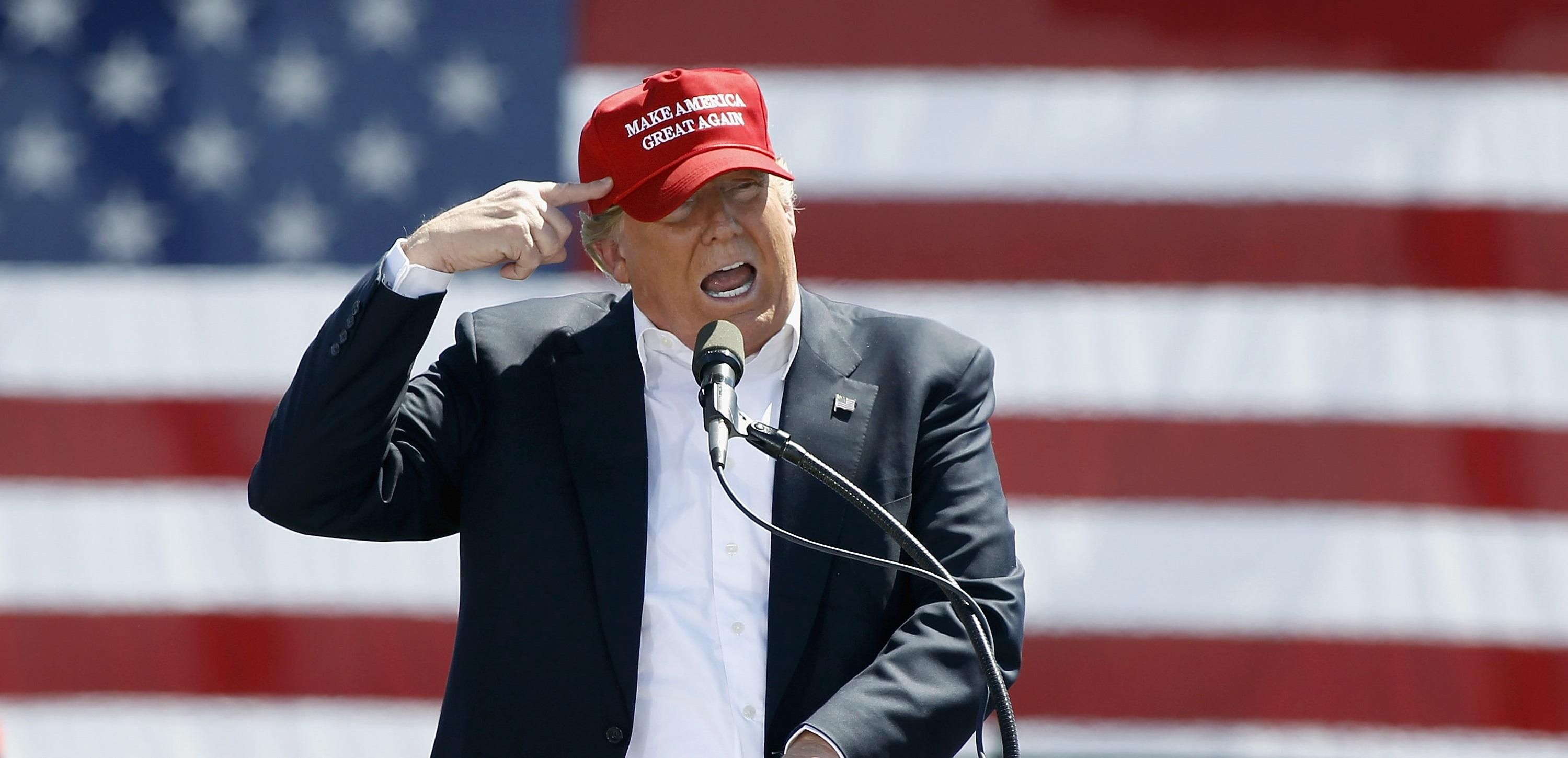 Карикатурист влучно показав нове алібі Трампа Карикатурист влучно показав нове алібі Трампа