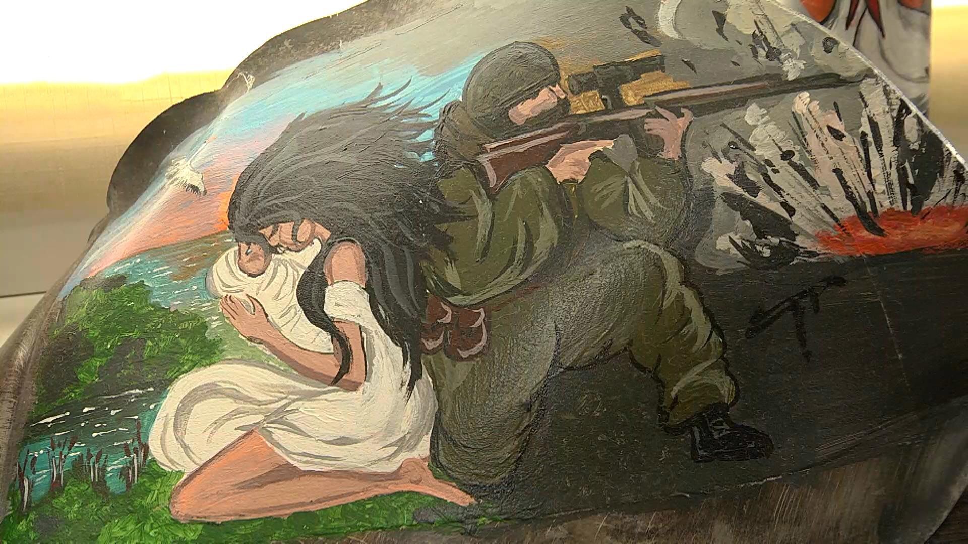 Переселенка перетворює осколки від снарядів та гільзи на витвори мистецтва Переселенка перетворює осколки від снарядів та гільзи на витвори мистецтва