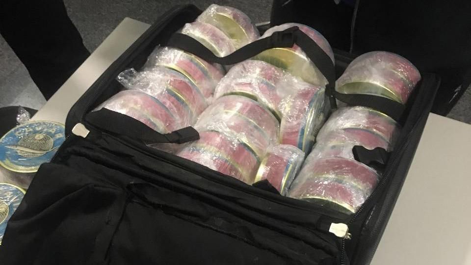 В київському аеропорту конфіскували чорну ікру на півмільйона гривень В київському аеропорту конфіскували чорну ікру на півмільйона гривень