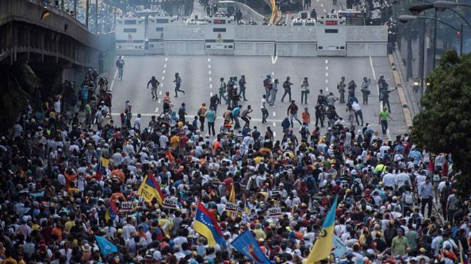 Венесуэлу накрыли масштабные антиправительственные протесты