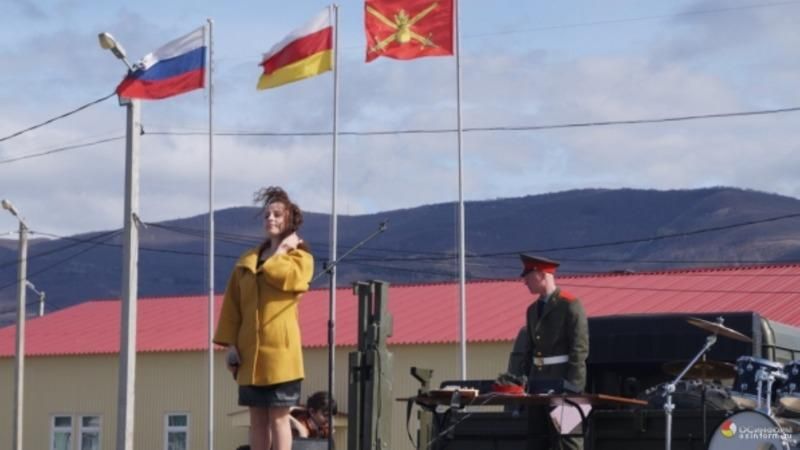 В Южной Осетии проводится "референдум" и президентские выборы