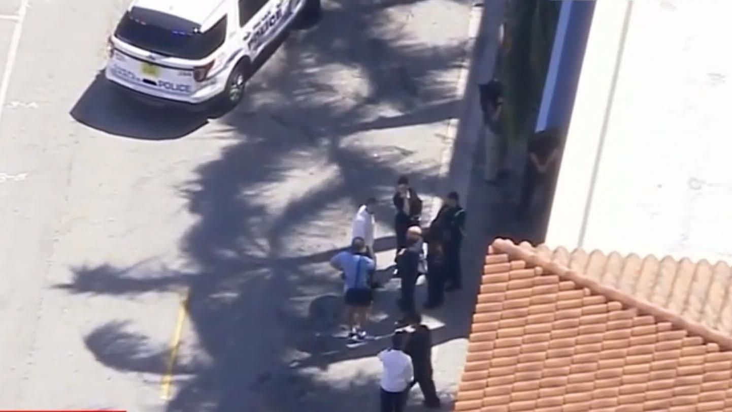 В американському штаті Флорида у фітнес-клубі сталась стрілянина
В американському штаті Флорида у фітнес-клубі сталась стрілянина