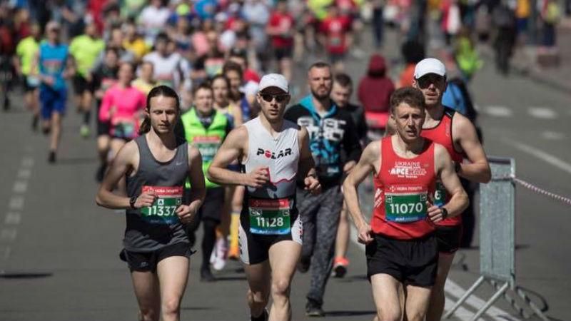 Благодійний забіг у столиці: київські посадовці взяли участь у напівмарафоні Благодійний забіг у столиці: київські посадовці взяли участь у напівмарафоні