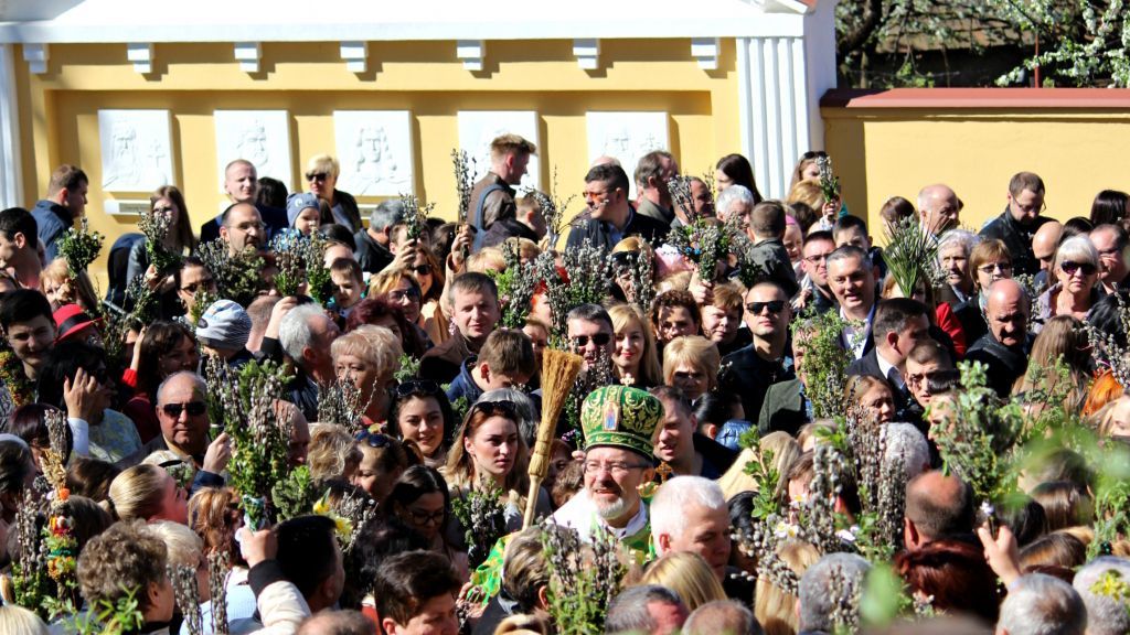 Украинцы эмоционально празднуют Вербное воскресенье: красноречивые фото