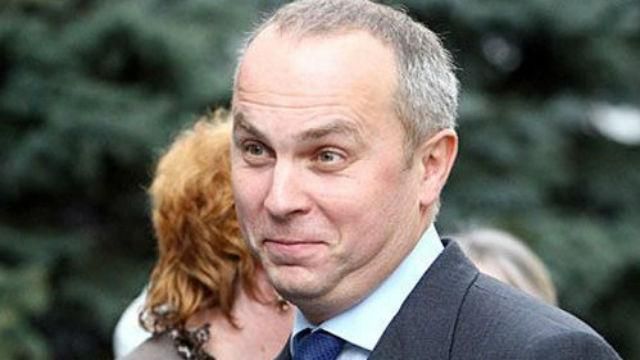 Скандалист Шуфрич утаил 2 детей и почти вдвое младшую жену