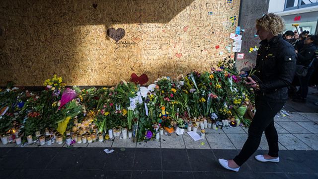 Теракт в Стокгольме: новые подозреваемые и акции поддержки