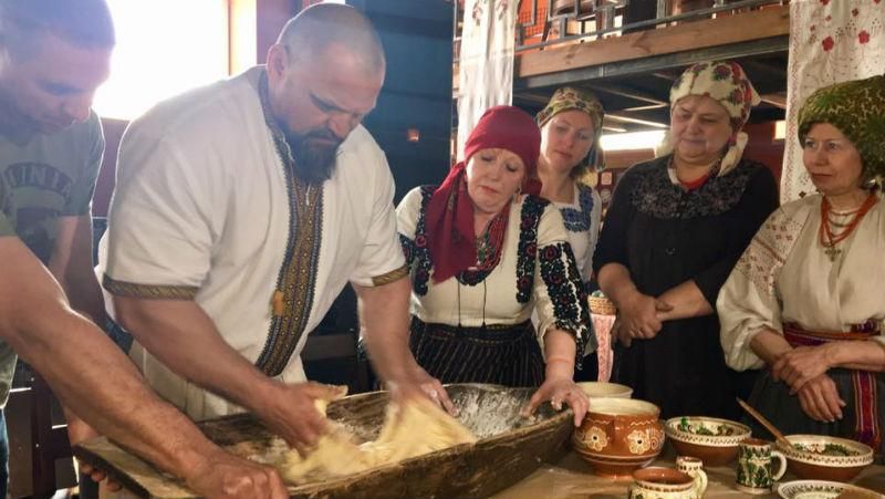 Це треба бачити. Як Вірастюк мужніми руками паску місив Це треба бачити. Як Вірастюк мужніми руками паску місив