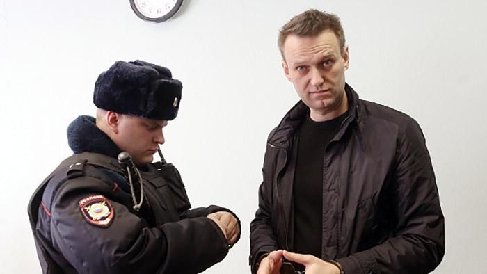 Российского оппозиционера отпустили из изолятора