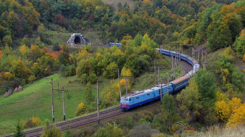"Укрзалізниця" призначила ще чотири додаткові потяги до Великодня 