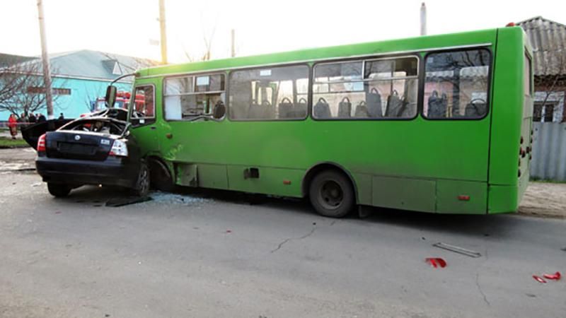 Шокуюче смертельне зіткнення автобуса з авто сталося у Балаклії 
