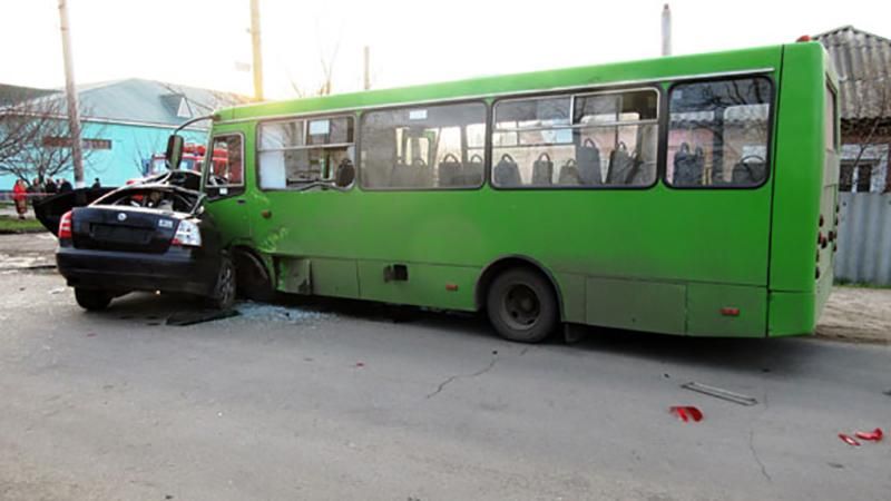 Шокирующее смертельное столкновение автобуса с автомобилем произошло в Балаклее