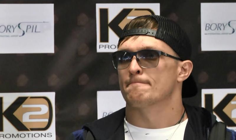 Олександр Усик розповів про свої плани, "диванних експертів" та дивну поведінку рефері
Олександр Усик розповів про свої плани, "диванних експертів" та дивну поведінку рефері